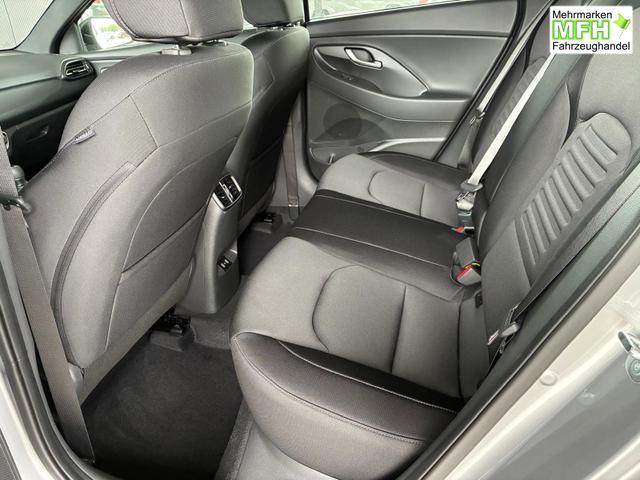 Hyundai i30 Kombi Comfort Plus 1.0 TGDI DCT / Navi Sitz + Lenkradheizung PDC V&H Kamera LED Alu 17" 
