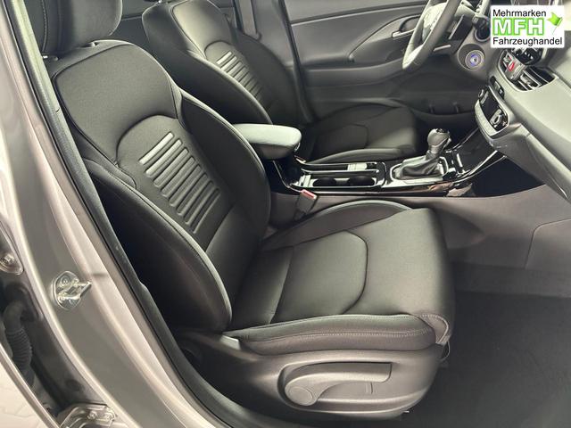 Hyundai i30 Kombi Comfort Plus 1.0 TGDI DCT / Navi Sitz + Lenkradheizung PDC V&H Kamera LED Alu 17" 