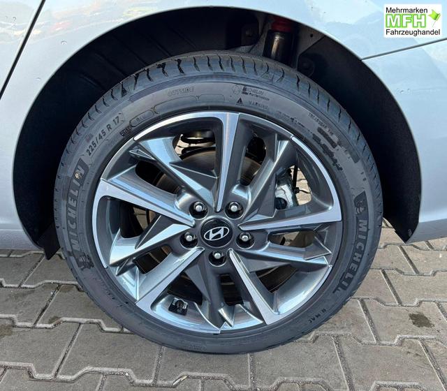 Hyundai i30 Kombi Comfort Plus 1.0 TGDI DCT Navi/ Adaptiver Tempomat/ Totwinkel Assistent/ Alu 17" 
