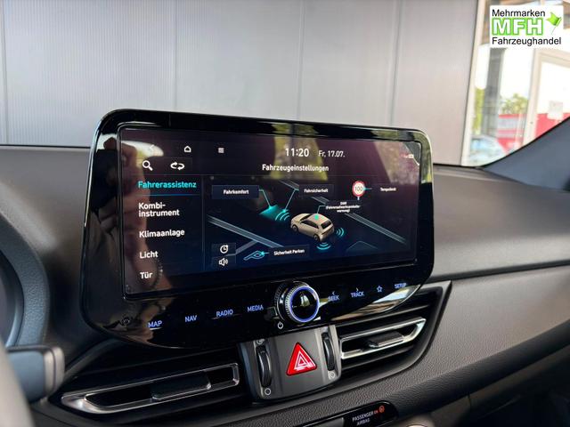 Hyundai i30 Kombi Comfort Plus 1.0 TGDI DCT Navi/ Adaptiver Tempomat/ Totwinkel Assistent/ Alu 17" 