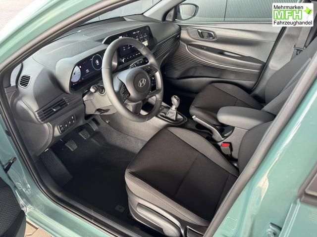 Hyundai i20 Smart 1.0 T-GDi 90PS 6MT Black Pack / Kamera Navi Fernlichtassistent Spurhalteassistent Tempomat Sitz + Lenkradheizung 
