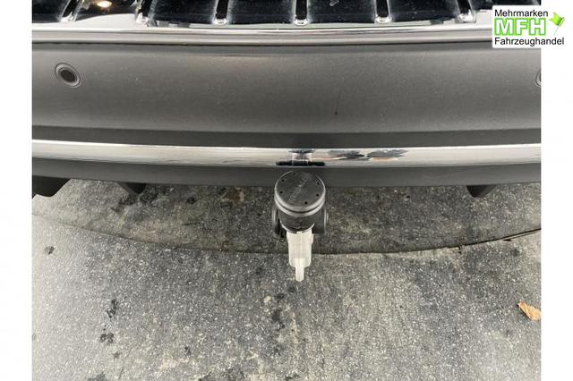 Mercedes-Benz GLA AMG Line 220 (AMG Line) d 4MATIC *PANO*AHK*NAVI*LED*SHZ*PDC* 