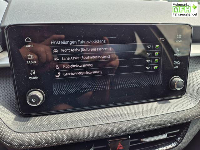 Skoda Fabia 1.0 TSI 115PS DSG Selection 5-türig Rückf.Kamera Parksensoren Sitzheizung Multifunktionslenkrad Klima Skoda-Radio Bluetooth Touchscreen Tempomat Nebelsch. Apple CarPlay + Android Auto 