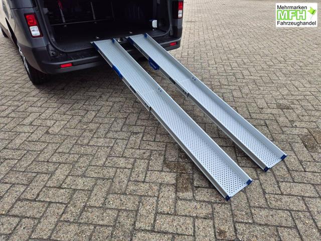 Renault Trafic Combi L2 2.0 dCi 150PS Grand Evolution 9-Sitzer Rollstuhlrampe Rollstuhlsicherung Schiebet&uuml;r l+r Klima v+h DAB Bluetooth Touchscreen Apple CarPlay Android Auto PDC R&uuml;ckf.Kamera 