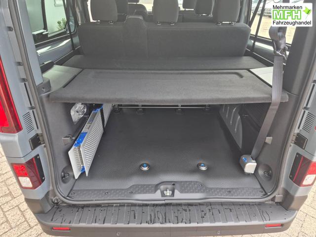 Renault Trafic Combi L2 2.0 dCi 150PS Grand Evolution 9-Sitzer Rollstuhlrampe Rollstuhlsicherung Schiebet&uuml;r l+r Klima v+h DAB Bluetooth Touchscreen Apple CarPlay Android Auto PDC R&uuml;ckf.Kamera 