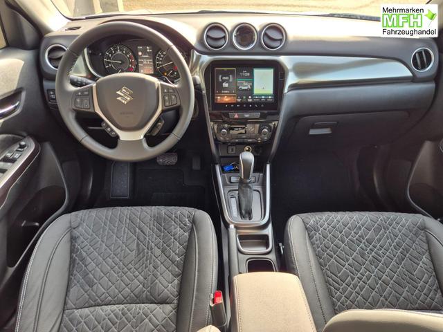 Suzuki Vitara Comfort+ 110PS Automatik MHEV 1.4 Boosterjet Teilleder Navi Klimaautomatik Sitzheizung ACC PDC v+h R&uuml;ckf.Kamera Suzuki-Radio Apple CarPlay Android Auto Touchscreen 2xKeyless 17-LM 