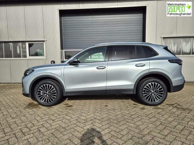 Volkswagen Tiguan Life 1,5 l eHybrid OPF 204PS DSG Design Paket "Dark" LED-Plus-Scheinw. elektr. Heckklappe Sitzheizung v+h Lenkradheizung R&uuml;ckf.Kamera Klimaautomatik VW-Radio Bluetooth wireless Apple CarPlay + Android Auto PDC ACC 2xKeyless Digital Cockpit 