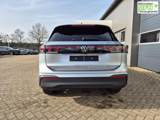 Volkswagen Tiguan Life 1,5 l eHybrid OPF 204PS DSG Design Paket "Dark" LED-Plus-Scheinw. elektr. Heckklappe Sitzheizung v+h Lenkradheizung R&uuml;ckf.Kamera Klimaautomatik VW-Radio Bluetooth wireless Apple CarPlay + Android Auto PDC ACC 2xKeyless Digital Cockpit 