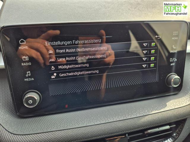 Skoda Fabia 1.0 TSI 95PS Selection 5-t&uuml;rig R&uuml;ckf.Kamera Parksensoren Sitzheizung Multifunktionslenkrad Klima Skoda-Radio Bluetooth Touchscreen Tempomat Nebelsch. Apple CarPlay + Android Auto 
