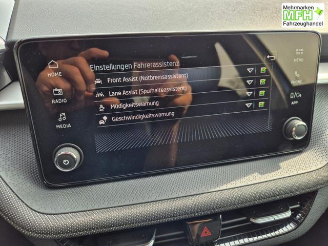 Skoda Fabia 1.0 TSI 95PS Selection 5-t&uuml;rig R&uuml;ckf.Kamera Parksensoren Sitzheizung Multifunktionslenkrad Klima Skoda-Radio Bluetooth Touchscreen Tempomat Nebelsch. Apple CarPlay + Android Auto 