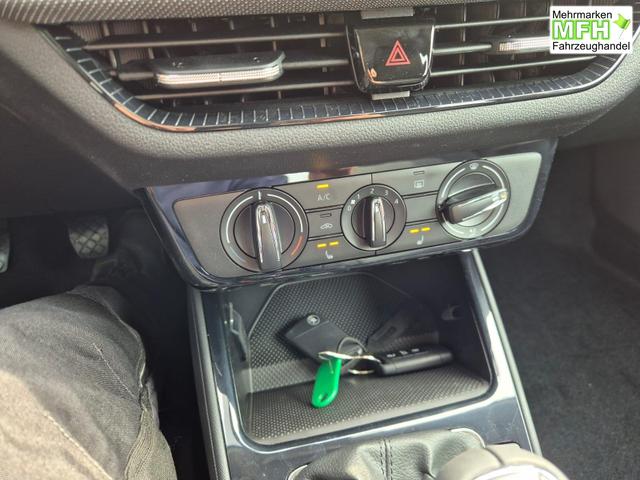 Skoda Fabia 1.0 TSI 95PS Selection 5-t&uuml;rig R&uuml;ckf.Kamera Parksensoren Sitzheizung Multifunktionslenkrad Klima Skoda-Radio Bluetooth Touchscreen Tempomat Nebelsch. Apple CarPlay + Android Auto 