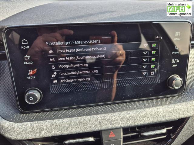 Skoda Kamiq 1.0 TSI 115PS DSG Selection AHK R&uuml;ckf.Kamera PDC v+h Sitzheizung Klimaautomatik Skoda-Radio Apple CarPlay + Android Auto Tempomat Garantieverl&auml;ngerung 16"LM 