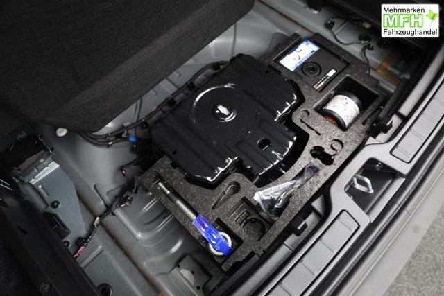 Volvo XC40 2.0 Black Edition Plus B4 Mild-Hybrid 197PS Automatik elektr. PanoDach R&uuml;ckf.Kamera PDC v+h ACC el.Heckklappe Harma/Kadon-Sound Klimaautomatik Sitzheizung Lenkradheizung Apple CarPlay Android Auto 20-LM 