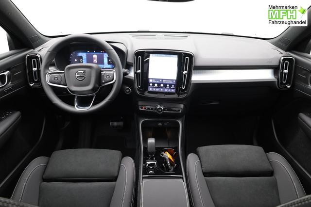 Volvo XC40 2.0 Black Edition Plus B4 Mild-Hybrid 197PS Automatik elektr. PanoDach R&uuml;ckf.Kamera PDC v+h ACC el.Heckklappe Harma/Kadon-Sound Klimaautomatik Sitzheizung Lenkradheizung Apple CarPlay Android Auto 20-LM 