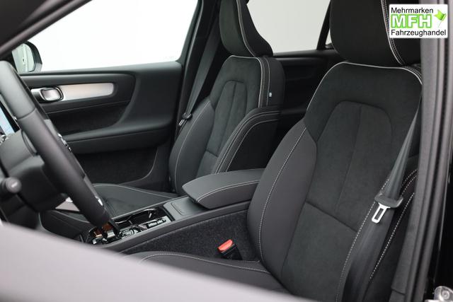 Volvo XC40 2.0 Black Edition Plus B4 Mild-Hybrid 197PS Automatik elektr. PanoDach R&uuml;ckf.Kamera PDC v+h ACC el.Heckklappe Harma/Kadon-Sound Klimaautomatik Sitzheizung Lenkradheizung Apple CarPlay Android Auto 20-LM 