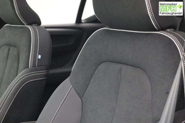 Volvo XC40 2.0 Black Edition Plus B4 Mild-Hybrid 197PS Automatik elektr. PanoDach R&uuml;ckf.Kamera PDC v+h ACC el.Heckklappe Harma/Kadon-Sound Klimaautomatik Sitzheizung Lenkradheizung Apple CarPlay Android Auto 20-LM 