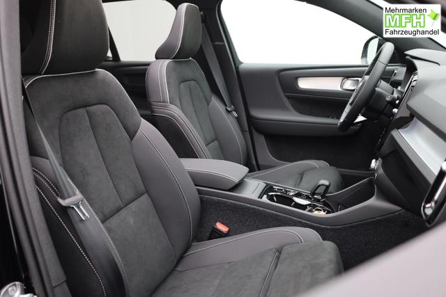 Volvo XC40 2.0 Black Edition Plus B4 Mild-Hybrid 197PS Automatik elektr. PanoDach R&uuml;ckf.Kamera PDC v+h ACC el.Heckklappe Harma/Kadon-Sound Klimaautomatik Sitzheizung Lenkradheizung Apple CarPlay Android Auto 20-LM 