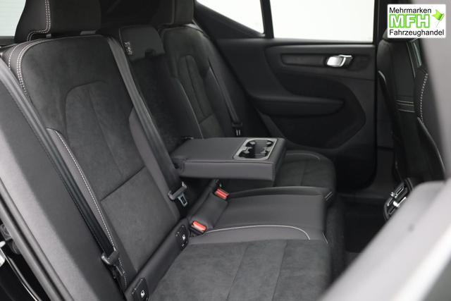 Volvo XC40 2.0 Black Edition Plus B4 Mild-Hybrid 197PS Automatik elektr. PanoDach R&uuml;ckf.Kamera PDC v+h ACC el.Heckklappe Harma/Kadon-Sound Klimaautomatik Sitzheizung Lenkradheizung Apple CarPlay Android Auto 20-LM 