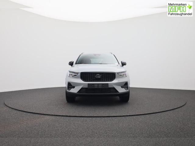 Volvo XC40 2.0 Black Edition Plus B4 Mild-Hybrid 197PS Automatik elektr. PanoDach R&uuml;ckf.Kamera PDC v+h ACC el.Heckklappe Harman/Kardon-Sound Klimaautomatik Sitzheizung Lenkradheizung Apple CarPlay Android Auto 20-LM 