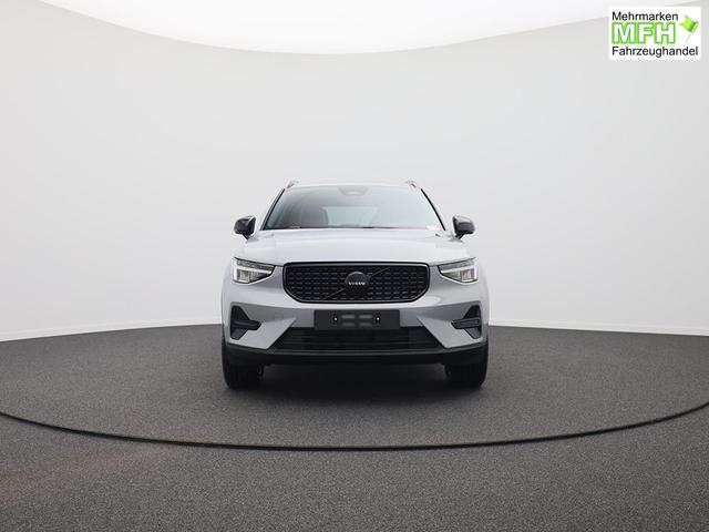 Volvo XC40 2.0 Black Edition Plus B4 Mild-Hybrid 197PS Automatik elektr. PanoDach R&uuml;ckf.Kamera PDC v+h ACC el.Heckklappe Harman/Kardon-Sound Klimaautomatik Sitzheizung Lenkradheizung Apple CarPlay Android Auto 20-LM 