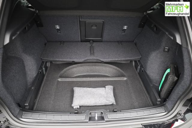 Volvo XC40 2.0 Black Edition Plus B4 Mild-Hybrid 197PS Automatik elektr. PanoDach R&uuml;ckf.Kamera PDC v+h ACC el.Heckklappe Harman/Kardon-Sound Klimaautomatik Sitzheizung Lenkradheizung Apple CarPlay Android Auto 20-LM 