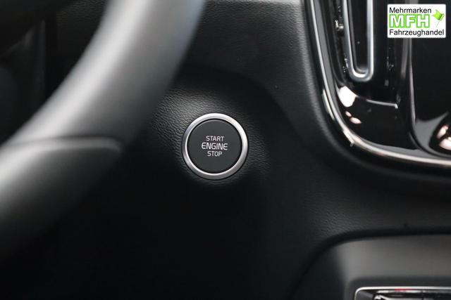 Volvo XC40 2.0 Black Edition Plus B4 Mild-Hybrid 197PS Automatik elektr. PanoDach R&uuml;ckf.Kamera PDC v+h ACC el.Heckklappe Harman/Kardon-Sound Klimaautomatik Sitzheizung Lenkradheizung Apple CarPlay Android Auto 20-LM 