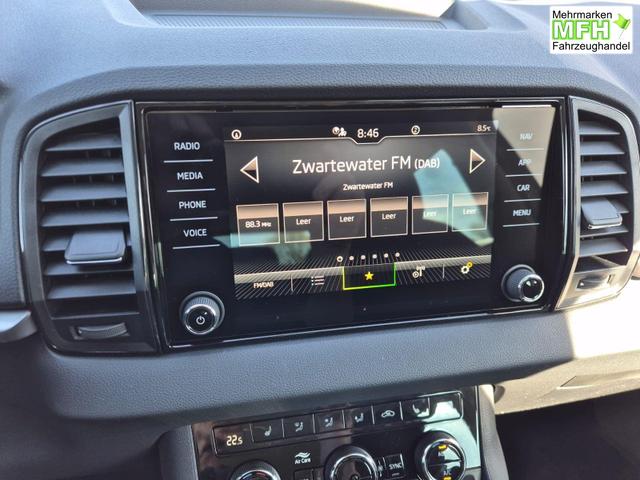 Skoda Karoq 1.5 TSI 150PS DSG Selection AHK Klimaautomatik Sitzheizung Lenkradheizung ACC PDC v+h R&uuml;ckf.Kamera abg.Scheiben Apple CarPlay Android Auto 17"LM 