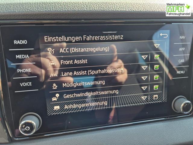 Skoda Karoq 1.5 TSI 150PS DSG Selection AHK Klimaautomatik Sitzheizung Lenkradheizung ACC PDC v+h R&uuml;ckf.Kamera abg.Scheiben Apple CarPlay Android Auto 17"LM 