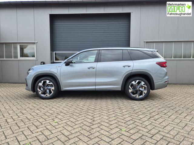 Skoda Kodiaq Sportline 1.5 TSI 204PS PHEV DSG schwenkb. AHK elektr. PanoDach HUD Alcantara PDC v+h 360&deg;Kamera CANTON Sound Klimaautomatik Sitzheizung Lenkradheizung Navi Apple CarPlay Android Auto 2xKeyless 19"LM vollelektr. Reichweite 116KM 