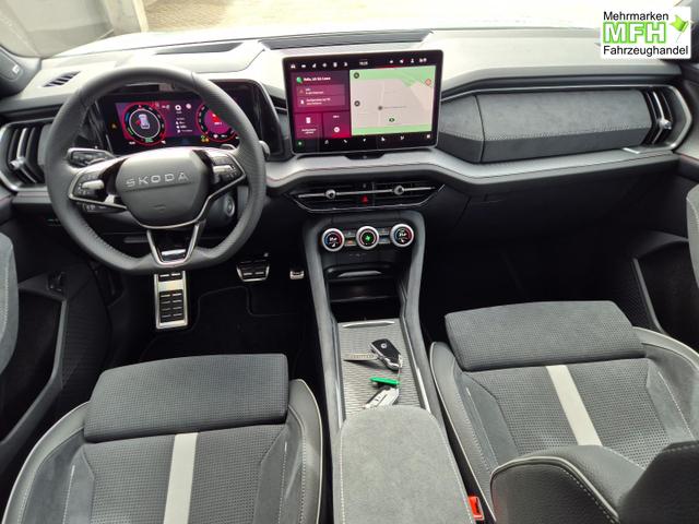 Skoda Kodiaq Sportline 1.5 TSI 204PS PHEV DSG schwenkb. AHK elektr. PanoDach HUD Alcantara PDC v+h 360&deg;Kamera CANTON Sound Klimaautomatik Sitzheizung Lenkradheizung Navi Apple CarPlay Android Auto 2xKeyless 19"LM vollelektr. Reichweite 116KM 
