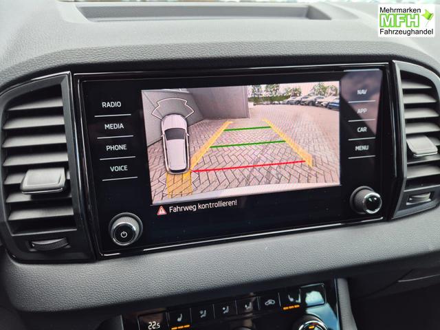 Skoda Karoq 1.5 TSI 150PS DSG Selection AHK Klimaautomatik Sitzheizung Lenkradheizung ACC PDC v+h R&uuml;ckf.Kamera abg.Scheiben Apple CarPlay Android Auto 17"LM 