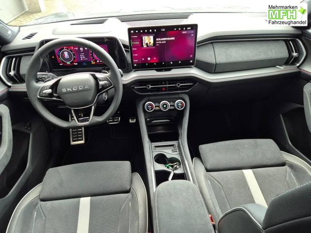Skoda Kodiaq Sportline 1.5 TSI 204PS PHEV DSG schwenkb. AHK elektr. PanoDach HUD Alcantara PDC v+h 360&deg;Kamera CANTON Sound Klimaautomatik Sitzheizung Lenkradheizung Navi Apple CarPlay Android Auto 2xKeyless 19"LM vollelektr. Reichweite 116KM 