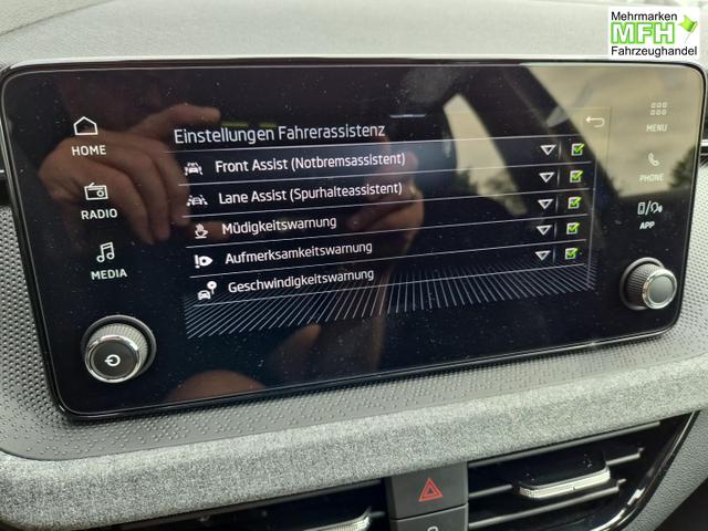 Skoda Kamiq 1.0 TSI 115PS DSG Selection R&uuml;ckf.Kamera PDC v+h Sitzheizung Klimaautomatik Skoda-Radio Apple CarPlay + Android Auto Tempomat Garantieverl&auml;ngerung 16"LM 