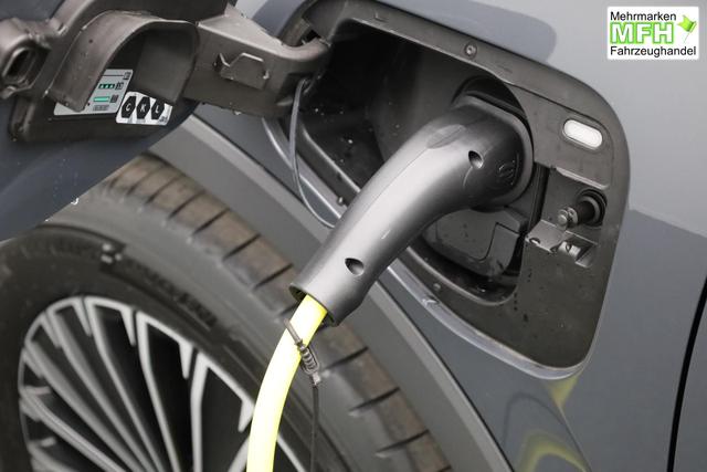 Volkswagen Tiguan Life 1,5 l eHybrid OPF 204PS DSG elekt.AHK Design Paket LED-Plus-Scheinw. elektr. Heckklappe Sitzheizung Lenkradheizung Frontscheibe beheizb. R&uuml;ckf.Kamera Klimaautomatik VW-Radio Bluetooth wireless Apple CarPlay + Android Auto PDC v+h ACC 2xKeyle 