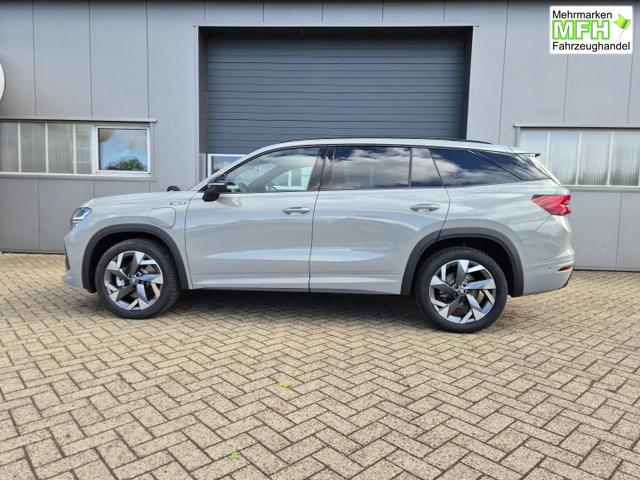 Skoda Kodiaq Sportline 1.5 TSI 204PS PHEV DSG schwenkb. AHK elektr. PanoDach HUD Alcantara PDC v+h 360&deg;Kamera CANTON Sound Klimaautomatik Sitzheizung Lenkradheizung Navi Apple CarPlay Android Auto 2xKeyless 19"LM vollelektr. Reichweite 116KM 