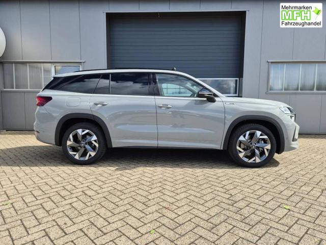 Skoda Kodiaq Sportline 1.5 TSI 204PS PHEV DSG schwenkb. AHK elektr. PanoDach HUD Alcantara PDC v+h 360&deg;Kamera CANTON Sound Klimaautomatik Sitzheizung Lenkradheizung Navi Apple CarPlay Android Auto 2xKeyless 19"LM vollelektr. Reichweite 116KM 