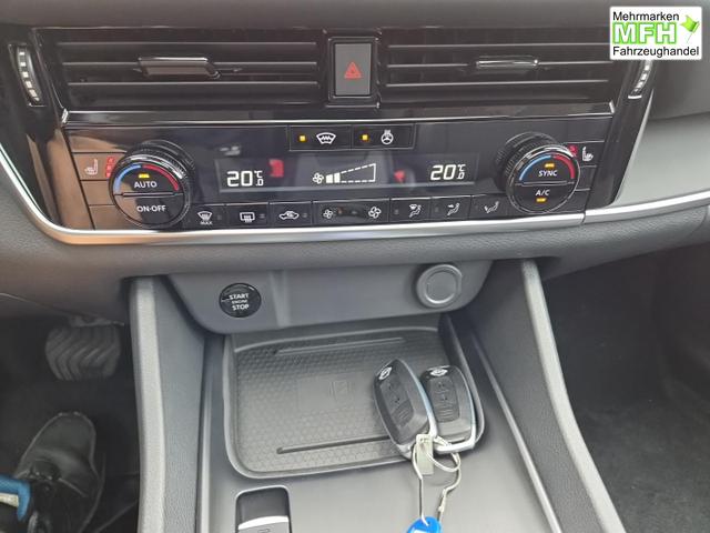 Nissan Qashqai 1.3 DIG-T MHEV 158 PS X-Tronic N-Connecta Teil-Leder PanoGlasdach Klimaautomatik Sitzheizung Lenkradheizung Navi ACC PDC v+h 360&deg;Kamera DAB Bluetooth Touchscreen Apple CarPlay Android Auto 18"LM 