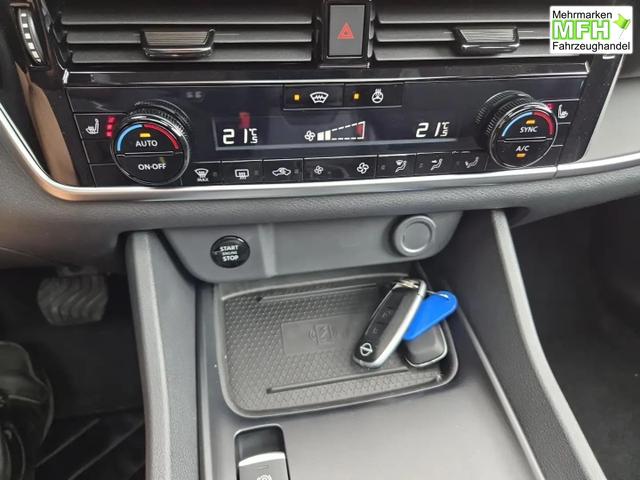 Nissan Qashqai 1.3 DIG-T MHEV 158 PS X-Tronic N-Connecta Teil-Leder PanoGlasdach Klimaautomatik Sitzheizung Lenkradheizung Navi ACC PDC v+h 360&deg;Kamera DAB Bluetooth Touchscreen Apple CarPlay Android Auto 18"LM 