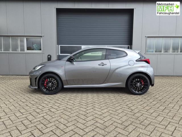 Toyota GR Yaris 1.6 Turbo 280PS Automatik 4x4 High Performance Klimaautomatik Lenkradheizung Sitzheizung JBL Premiumsound Navi Bluetooth DAB Apple CarPlay Android Auto2x Keyless ACC R&uuml;ckf.Kamera PDC v+h 18-LM 