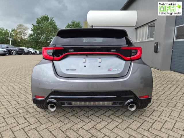 Toyota GR Yaris 1.6 Turbo 280PS Automatik 4x4 High Performance Klimaautomatik Lenkradheizung Sitzheizung JBL Premiumsound Navi Bluetooth DAB Apple CarPlay Android Auto2x Keyless ACC R&uuml;ckf.Kamera PDC v+h 18-LM 
