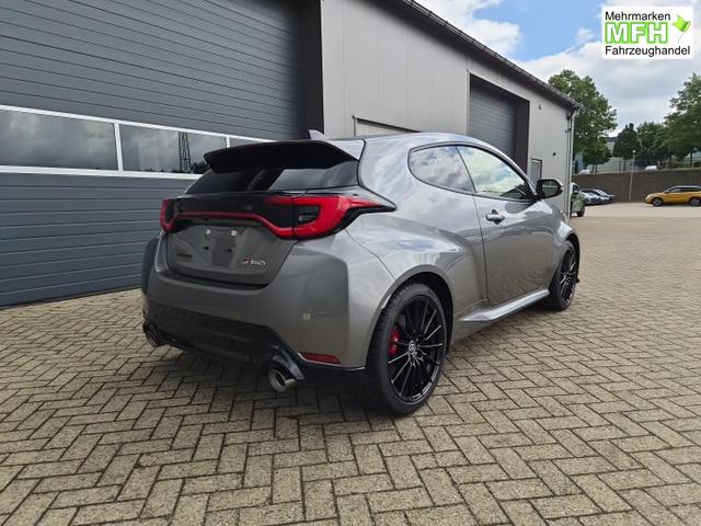 Toyota GR Yaris 1.6 Turbo 280PS Automatik 4x4 High Performance Klimaautomatik Lenkradheizung Sitzheizung JBL Premiumsound Navi Bluetooth DAB Apple CarPlay Android Auto2x Keyless ACC R&uuml;ckf.Kamera PDC v+h 18-LM 