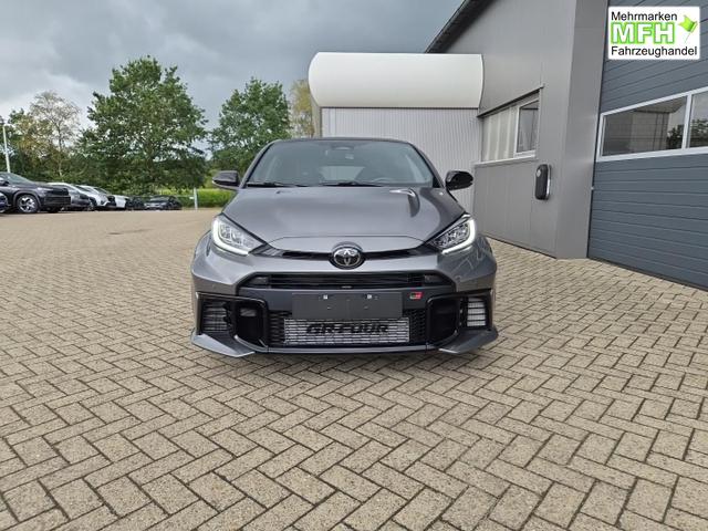 Toyota GR Yaris 1.6 Turbo 280PS Automatik 4x4 High Performance Klimaautomatik Lenkradheizung Sitzheizung JBL Premiumsound Navi Bluetooth DAB Apple CarPlay Android Auto2x Keyless ACC R&uuml;ckf.Kamera PDC v+h 18-LM 