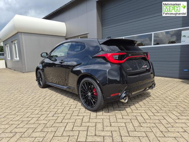 Toyota GR Yaris 1.6 Turbo 280PS Automatik 4x4 High Performance Klimaautomatik Lenkradheizung Sitzheizung JBL Premiumsound Navi Bluetooth DAB Apple CarPlay Android Auto2x Keyless ACC R&uuml;ckf.Kamera PDC v+h 18-LM 