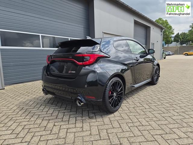 Toyota GR Yaris 1.6 Turbo 280PS Automatik 4x4 High Performance Klimaautomatik Lenkradheizung Sitzheizung JBL Premiumsound Navi Bluetooth DAB Apple CarPlay Android Auto2x Keyless ACC R&uuml;ckf.Kamera PDC v+h 18-LM 