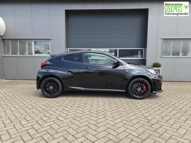 Toyota GR Yaris 1.6 Turbo 280PS Automatik 4x4 High Performance Klimaautomatik Lenkradheizung Sitzheizung JBL Premiumsound Navi Bluetooth DAB Apple CarPlay Android Auto2x Keyless ACC R&uuml;ckf.Kamera PDC v+h 18-LM 