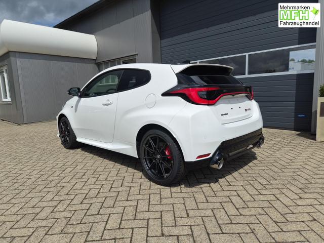 Toyota GR Yaris 1.6 Turbo 280PS Automatik 4x4 High Performance BBS Felgen Klimaautomatik Lenkradheizung Sitzheizung JBL Premiumsound Navi Bluetooth DAB Apple CarPlay Android Auto2x Keyless ACC R&uuml;ckf.Kamera PDC v+h 18-LM 