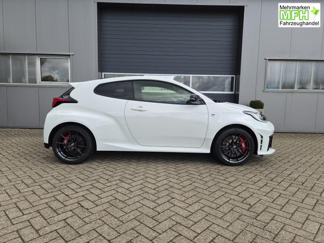 Toyota GR Yaris 1.6 Turbo 280PS Automatik 4x4 High Performance BBS Felgen Klimaautomatik Lenkradheizung Sitzheizung JBL Premiumsound Navi Bluetooth DAB Apple CarPlay Android Auto2x Keyless ACC R&uuml;ckf.Kamera PDC v+h 18-LM 