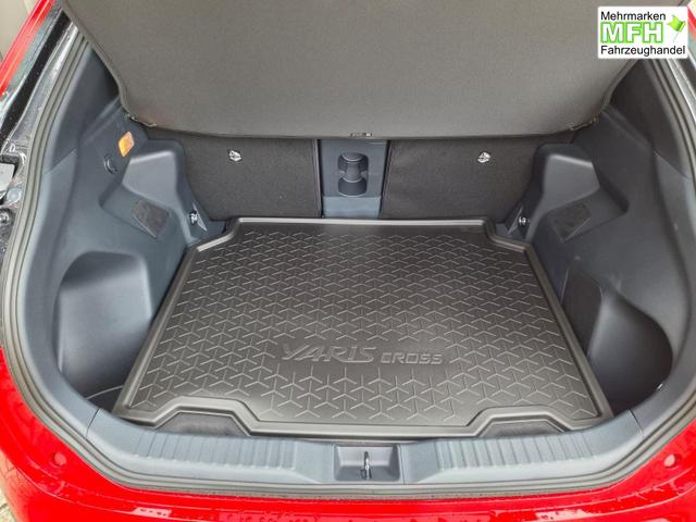 Toyota Yaris Cross 1.5-l 130PS HEV Automatik Style Matrix-LED 4xKamera elektr. Heckklappe Sitzheizung Lenkradheizung Klimaautomatik Navi Bluetooth wireless Apple CarPlay + Android Auto ACC PDC v+h 18"LM 