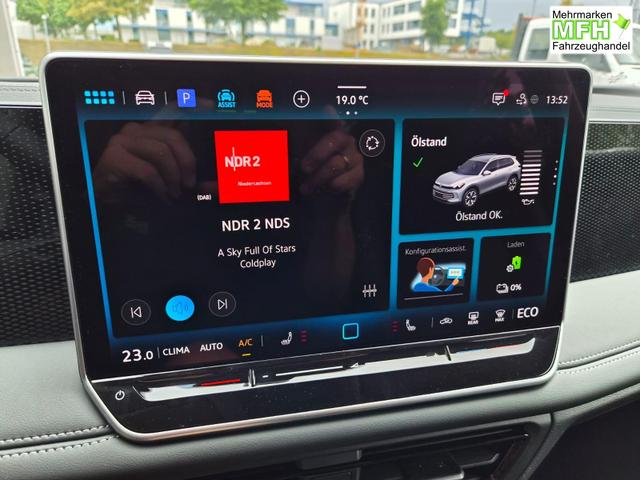 Volkswagen Tiguan Life 1,5 l eHybrid OPF 204PS DSG elekt.AHK Design Paket LED-Plus-Scheinw. elektr. Heckklappe Sitzheizung Lenkradheizung R&uuml;ckf.Kamera Klimaautomatik VW-Radio Bluetooth wireless Apple CarPlay + Android Auto PDC v+h ACC 2xKeyless Digital Cockpit 