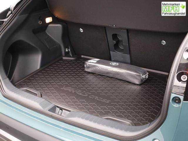 Toyota Yaris Cross 1.5-l 130PS HEV Automatik Style Matrix-LED 4xKamera elektr. Heckklappe Sitzheizung Lenkradheizung Klimaautomatik Navi Bluetooth wireless Apple CarPlay + Android Auto ACC PDC v+h 18"LM 